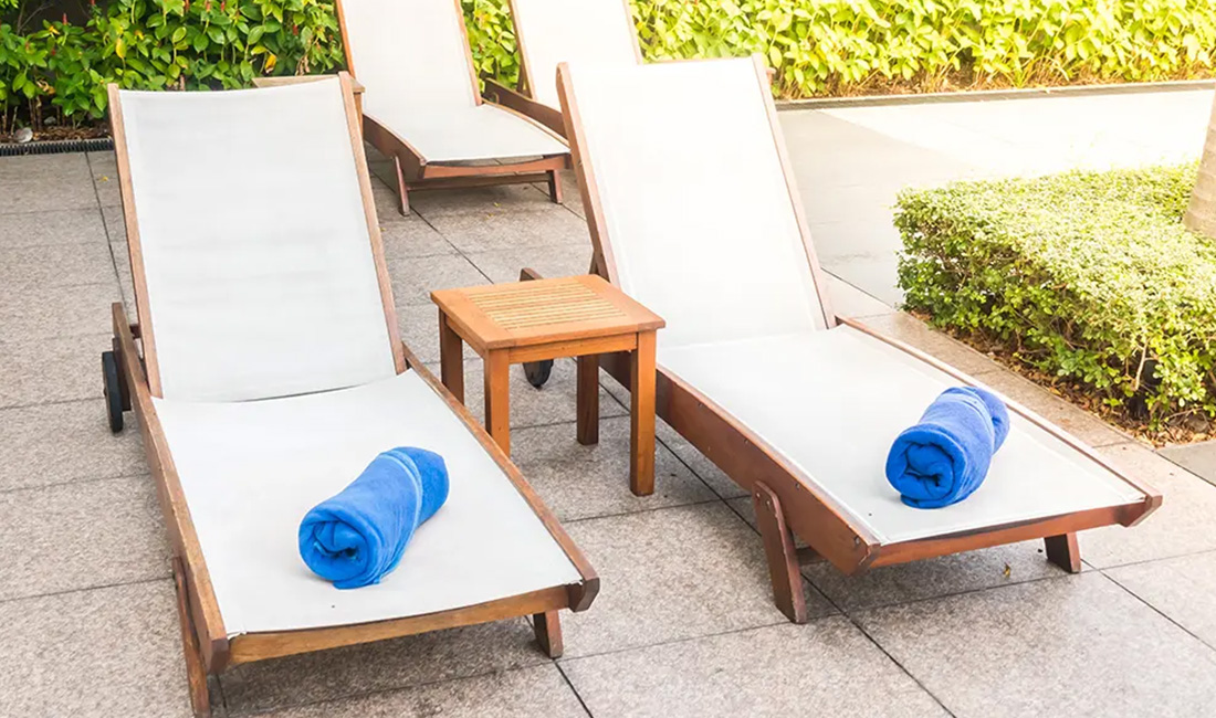 How Many Coats of Polyurethane for Outdoor Furniture: Expert Guidelines